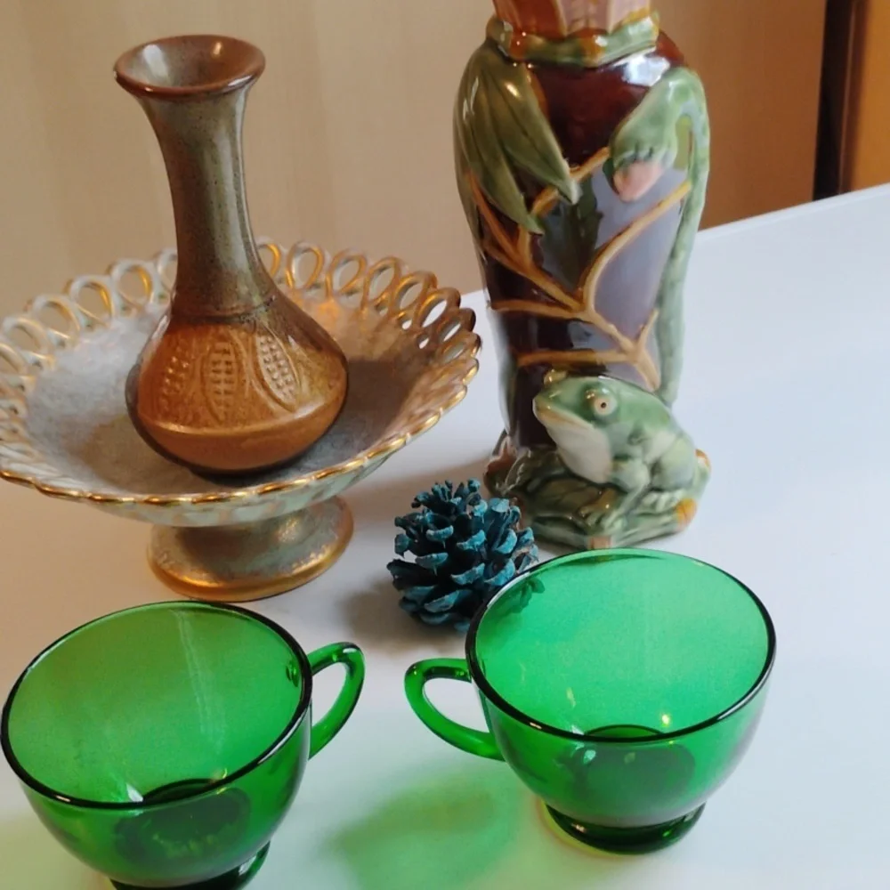 Mid-century Modern Royal Parakeet CREAMER VNVC
